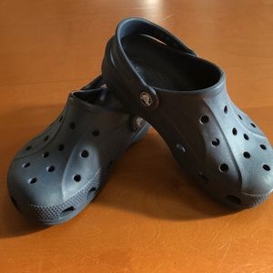 Youth navy blue Crocs size J2